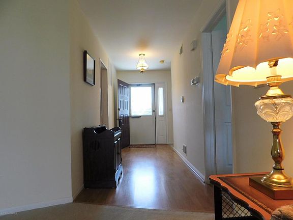 5th image of 16 Mansfield Dr