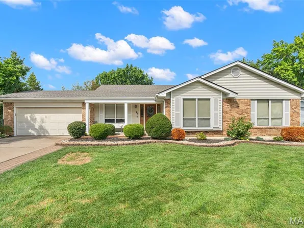 37 Great Lakes Dr, Saint Peters, MO 63376