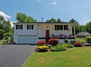 28 Petalas Dr, East Greenbush, NY 12061