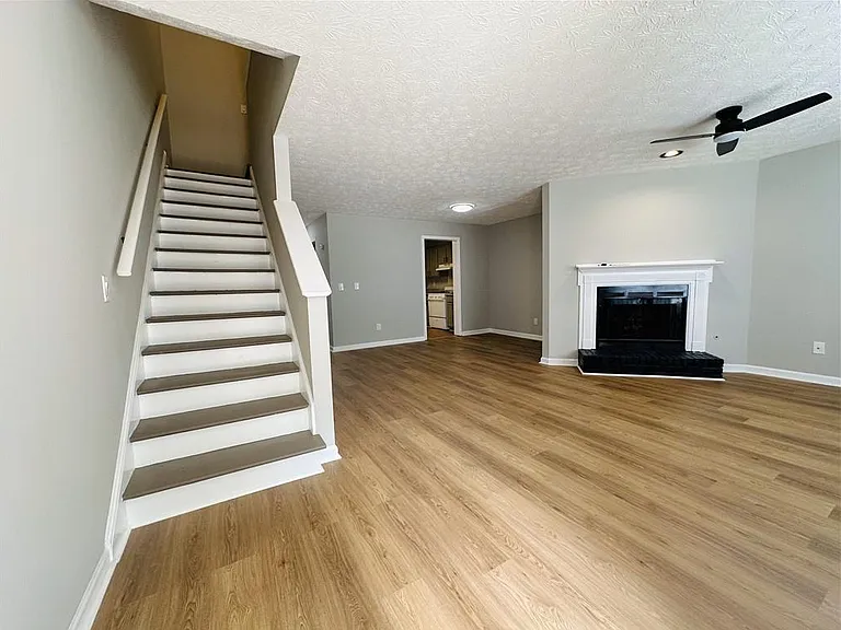 1016 Kennesborough Rd NW — Photo 4
