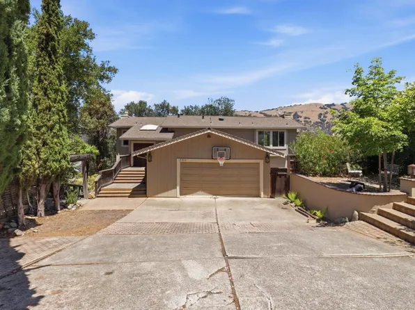 17200 Copper Hill Dr, Morgan Hill, CA 95037
