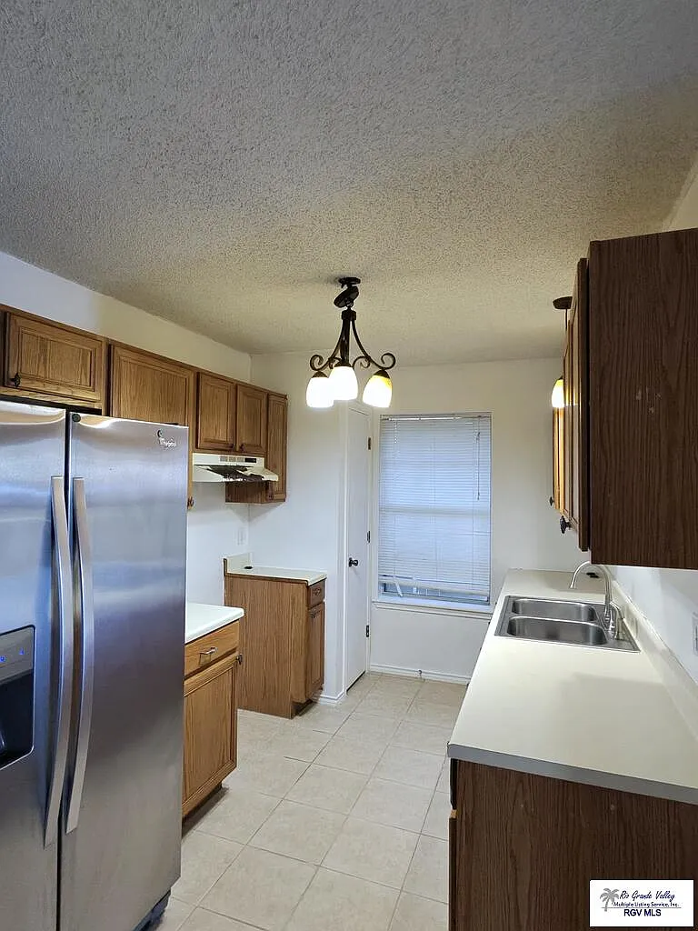 4 bed, 2.0 bath, 1312 sqft, $1,900 — Photo 4