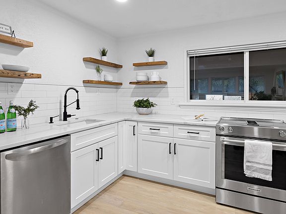 5th image of 14339 22nd Ave NE #B