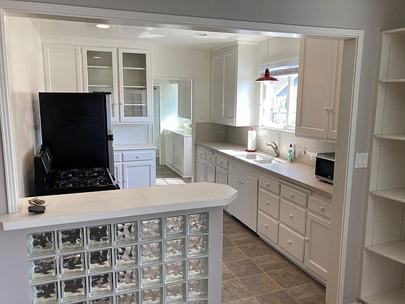 3rd image of 3104 Hermosa Ave