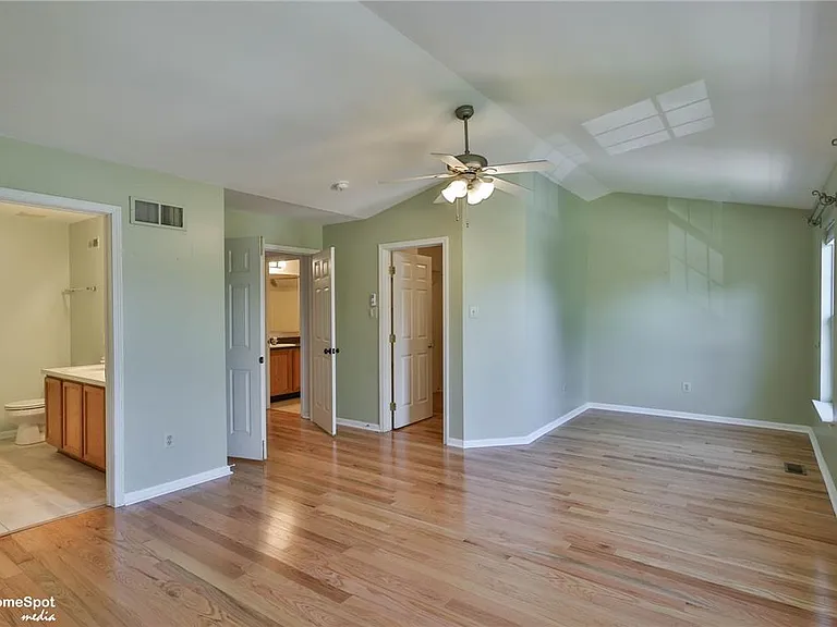 8149 Cross Creek Cir — Photo 25