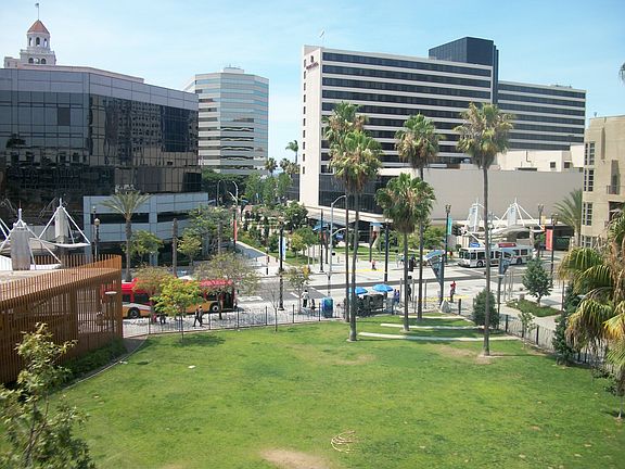 3rd image of 150 The Promenade N Unit 423
