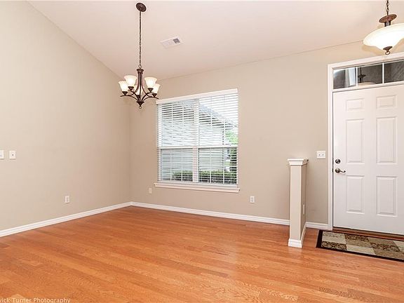 5th image of 8 Parkridge Dr