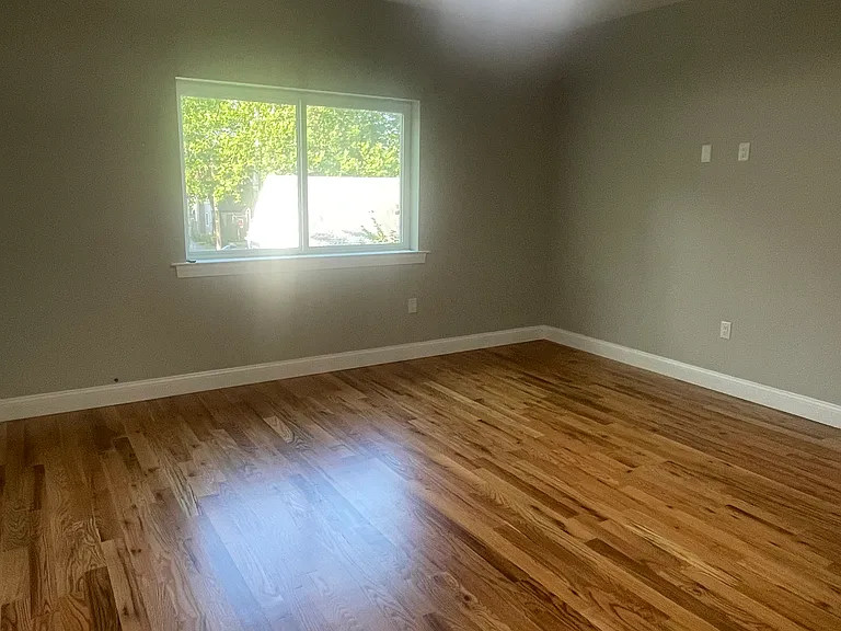 347 Beach Ave #B — Photo 8
