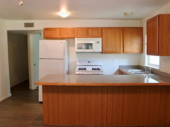 3rd image of 219 W 5th St