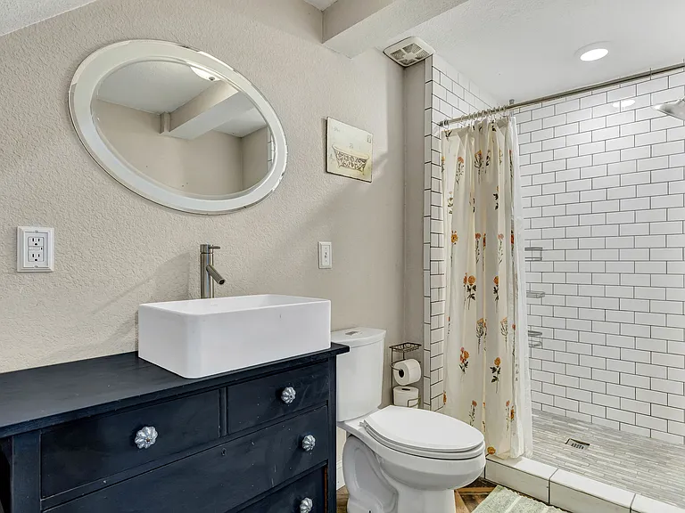320 E Uintah St — Photo 25