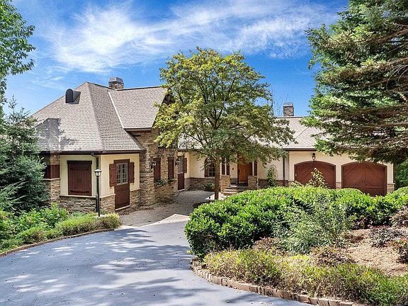 3rd image of 12 Deer Valley Ct