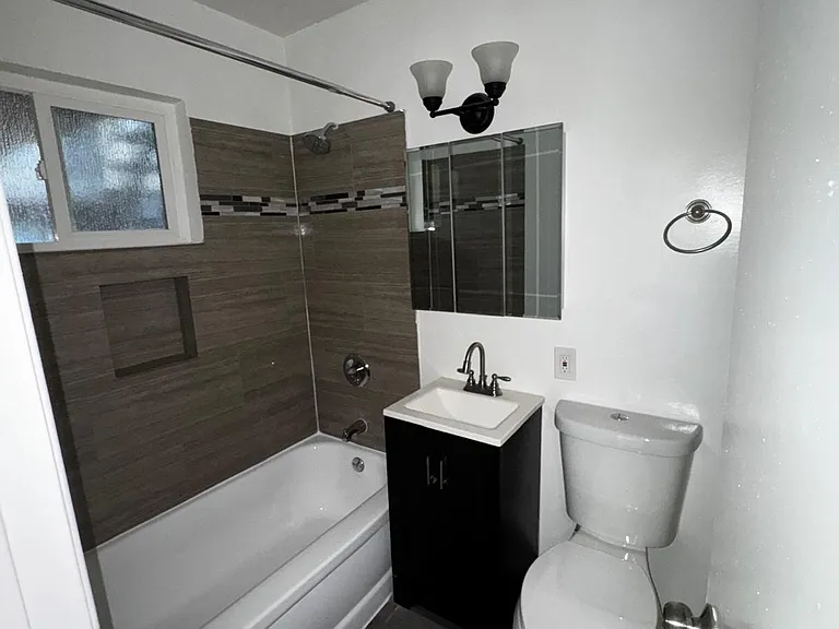 11460 Riverside Dr — Photo 17
