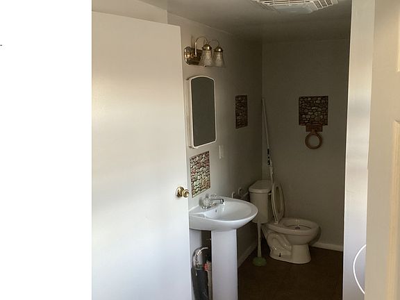 1405 bathroom 1_01172023