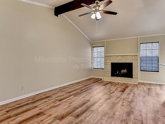 3rd image of 914 W Washington St E