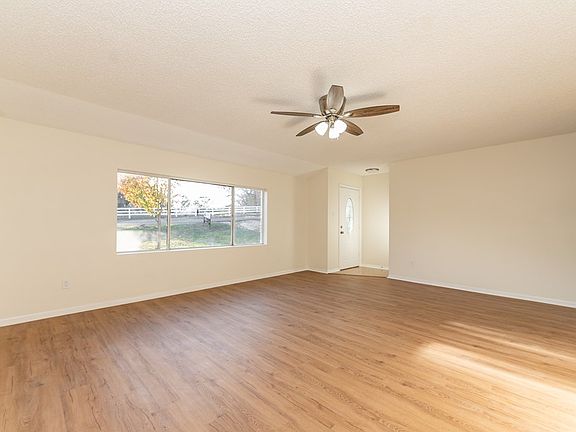 3rd image of 139 Valley View Dr S