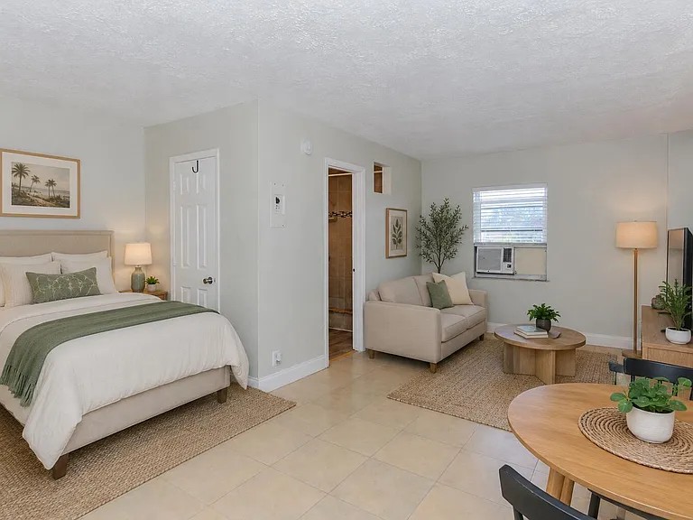605 N Federal Hwy #8 — Photo 1
