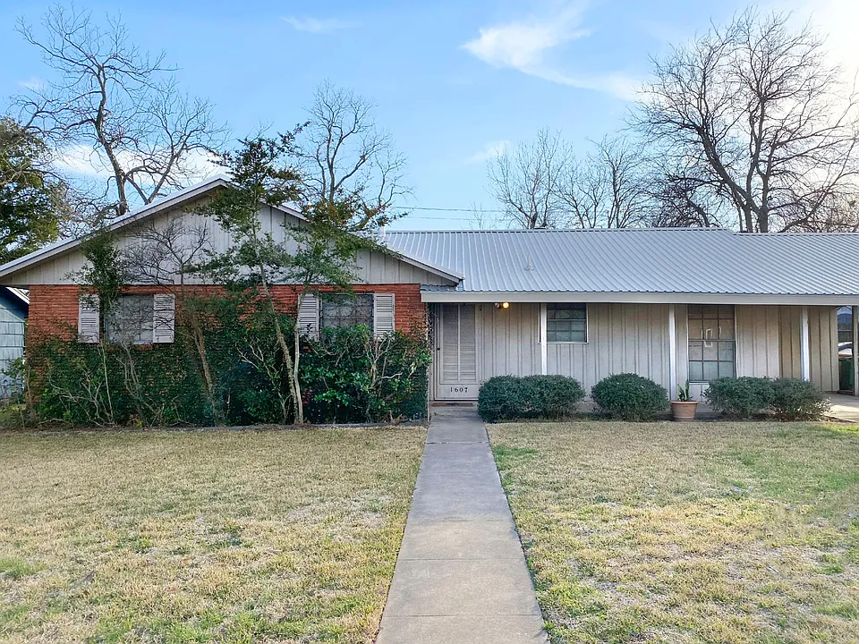 1607 Larkwood Dr