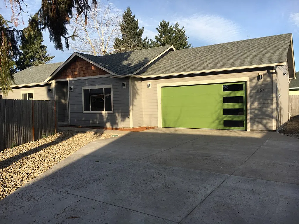 567 Ruskin St photo 1