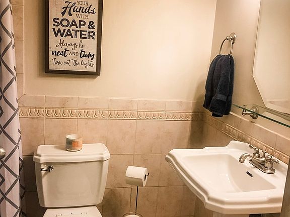 4th image of 5521 E Lake Dr APT B