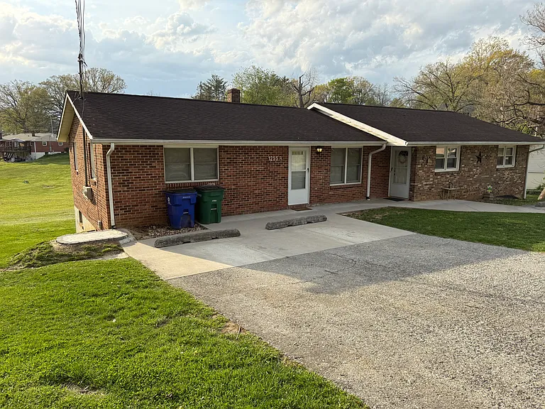 1255 Cambria St NE #A — Photo 1