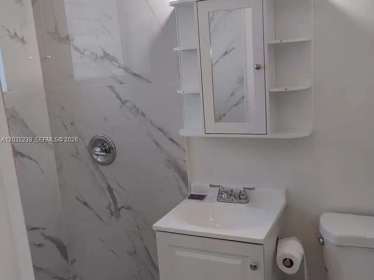 2210 NE 170th St #2220 — Photo 4