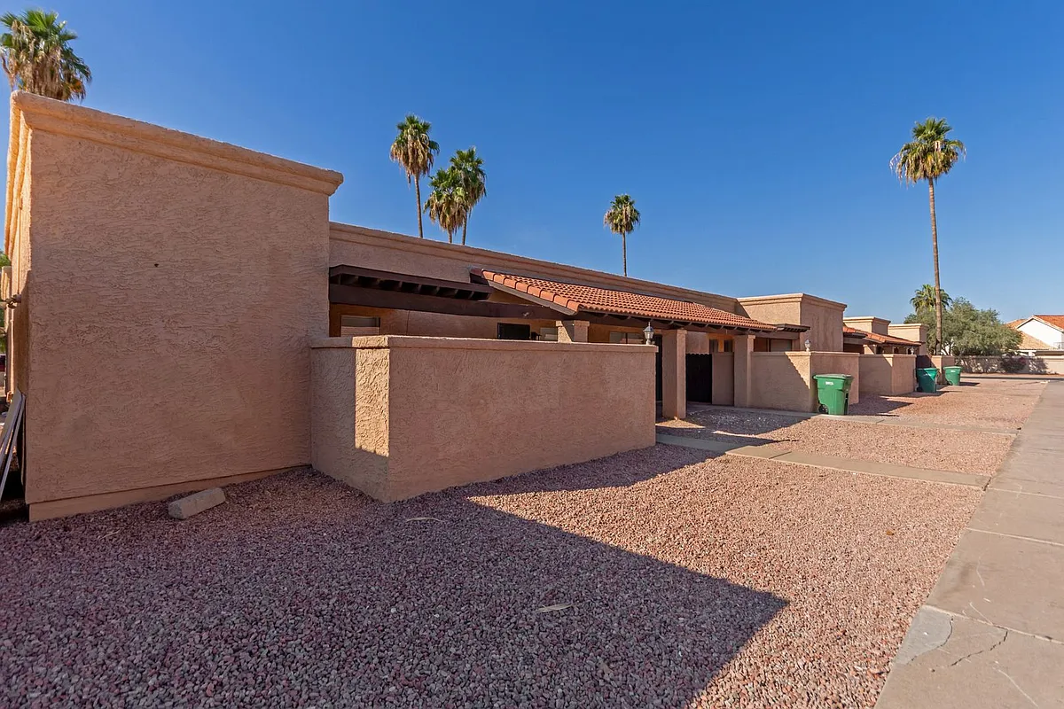 Building Photo - 615 N Arrowhead Dr