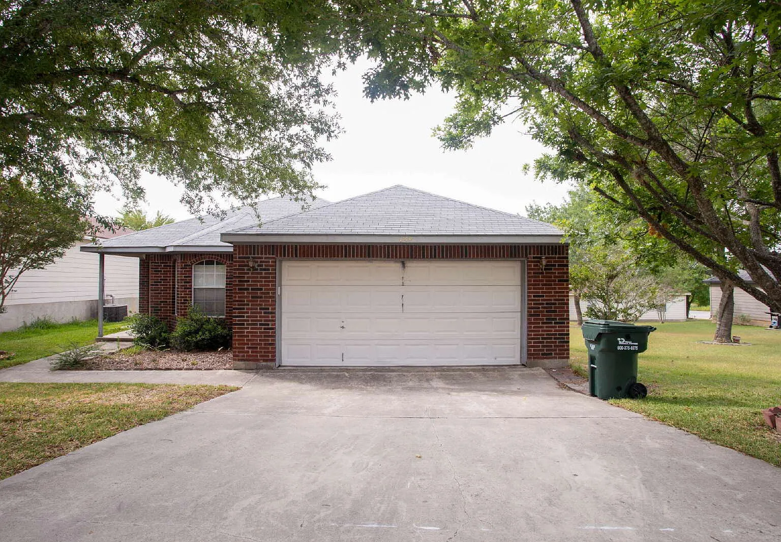 3 bed, 2.0 bath, 1371 sqft, $1,700 — Photo 1