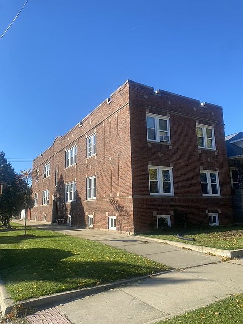 1st image of 3920 N Leclaire Ave APT 2