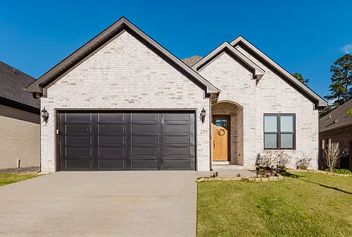 211 Rosemary Way Photo 1