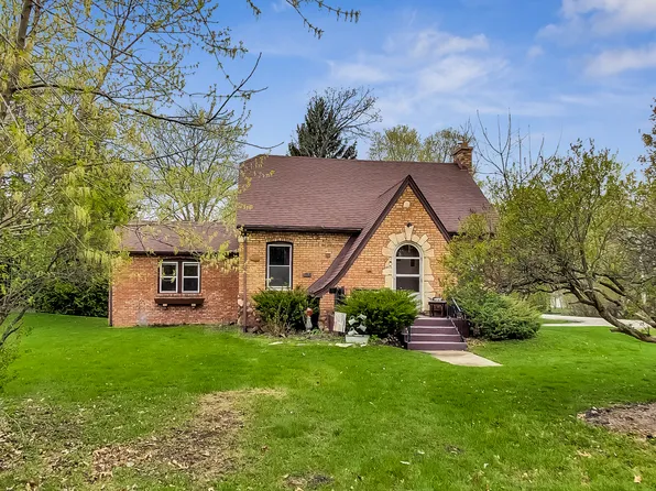 504 Russell Ave, Winthrop Harbor, IL 60096