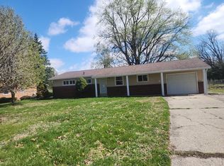 2315 University Dr, Charleston, IL 61920