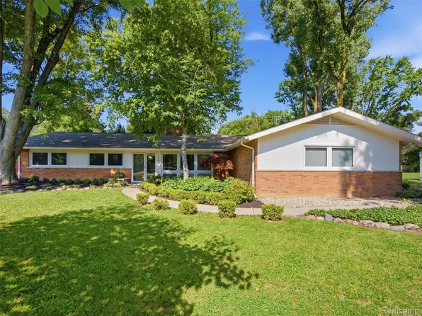 3405 Upton Dr, Troy, MI 48084