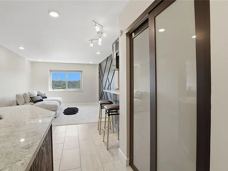 2285 Peachtree Rd NE #709 — Photo 4
