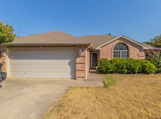 1136 Roundrock Dr, Saginaw, TX 76179