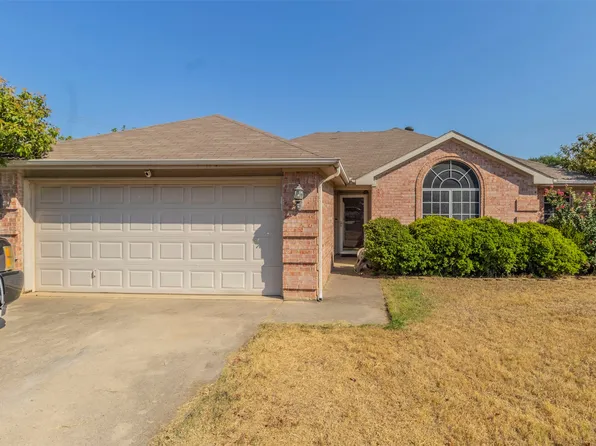 1136 Roundrock Dr, Saginaw, TX 76179