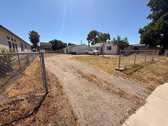 3rd image of 15460 5th St