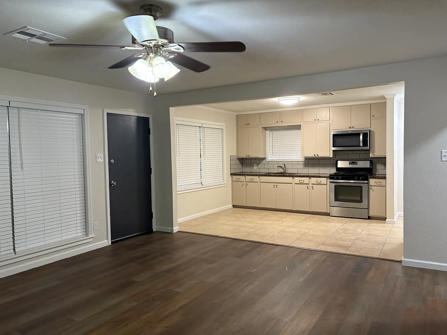3 bed, 1200 sqft, $1,950 — Photo 2
