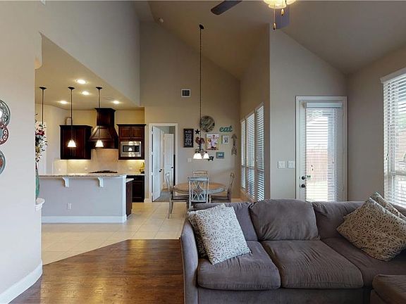 4th image of 311 Hogue Ln