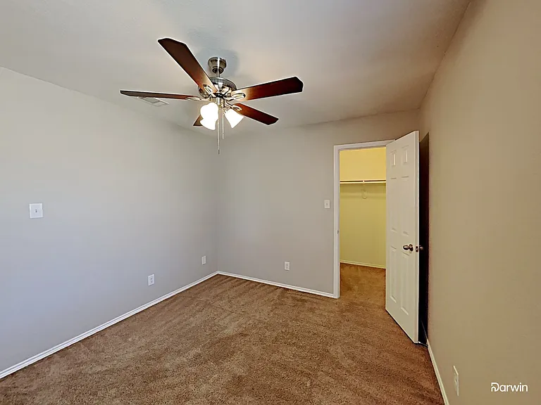 632 Hutchins Dr — Photo 13