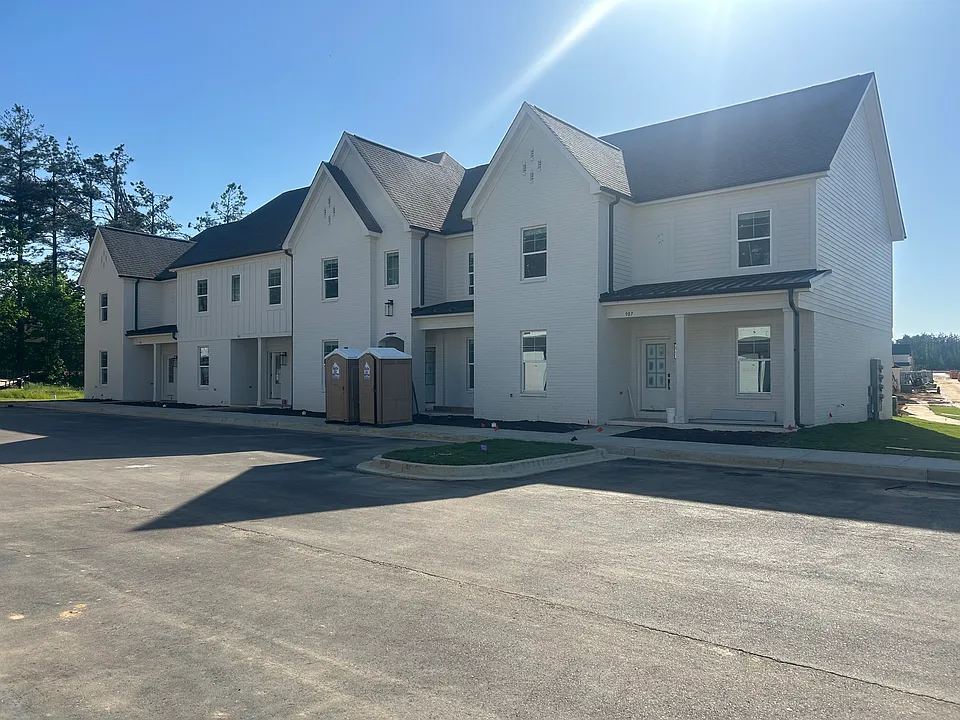 1 Pat Patterson Pkwy #903