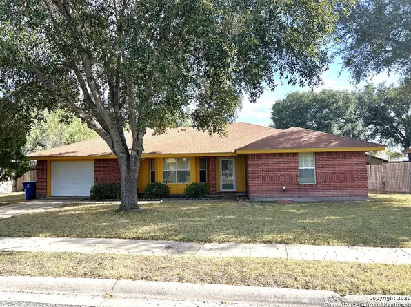 1304 Yosemite Dr, Beeville 78102