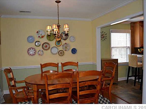 4th image of 11806 Shandon Cres