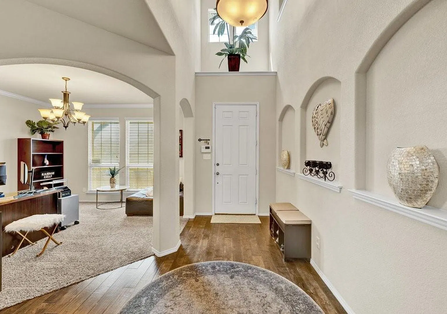 Coming Soon! An Entertainer's Dream in Saginaw Springs! 4 Bedrooms, 3.5 Baths, Media Room & Backy... — Photo 3