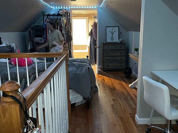 2nd image of 810 Giles Rd