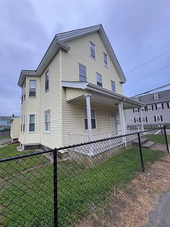 2 bed, 1.0 bath, 1036 sqft, $1,800 — Photo 1