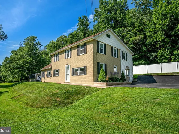 6429 Glatfelters Station Rd, Seven Valleys, PA 17360