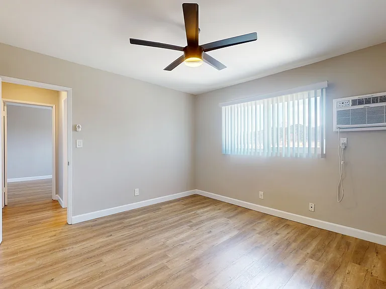 The Capri Apartments — Photo 35