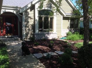 W263N2367 Deer Haven Dr, Pewaukee, WI 53072