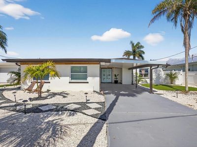 16111 5th St E, Redington Beach, FL, 33708