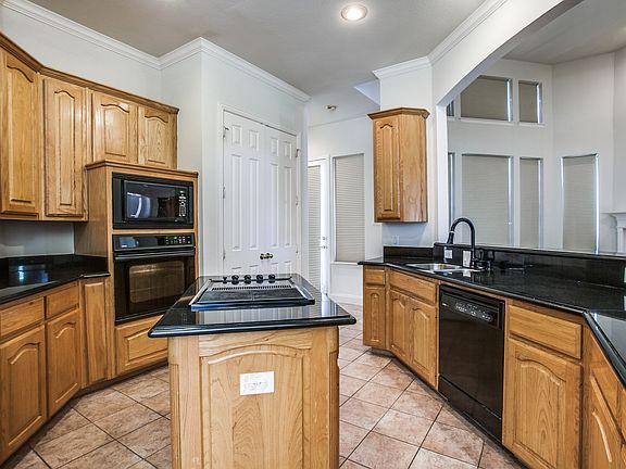 4th image of 3909 Lost Creek Dr
